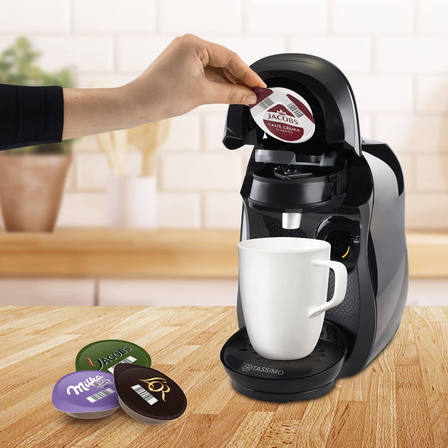 Bosch Tassimo Happy Capsule Machine TAS1002N Coffee Machine Over 70 Drinks, Fully Automatic, Suitable for All Cups, Space-Saving, 1400 W, Black/Anthracite